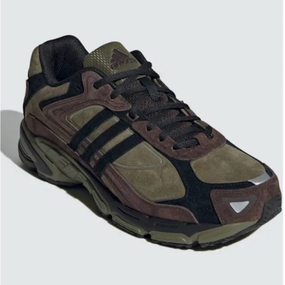 NEW in box- adidas Response CL in green